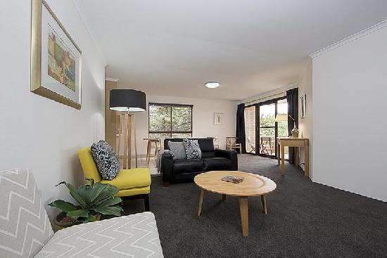 Accommodate Canberra Lakefront
